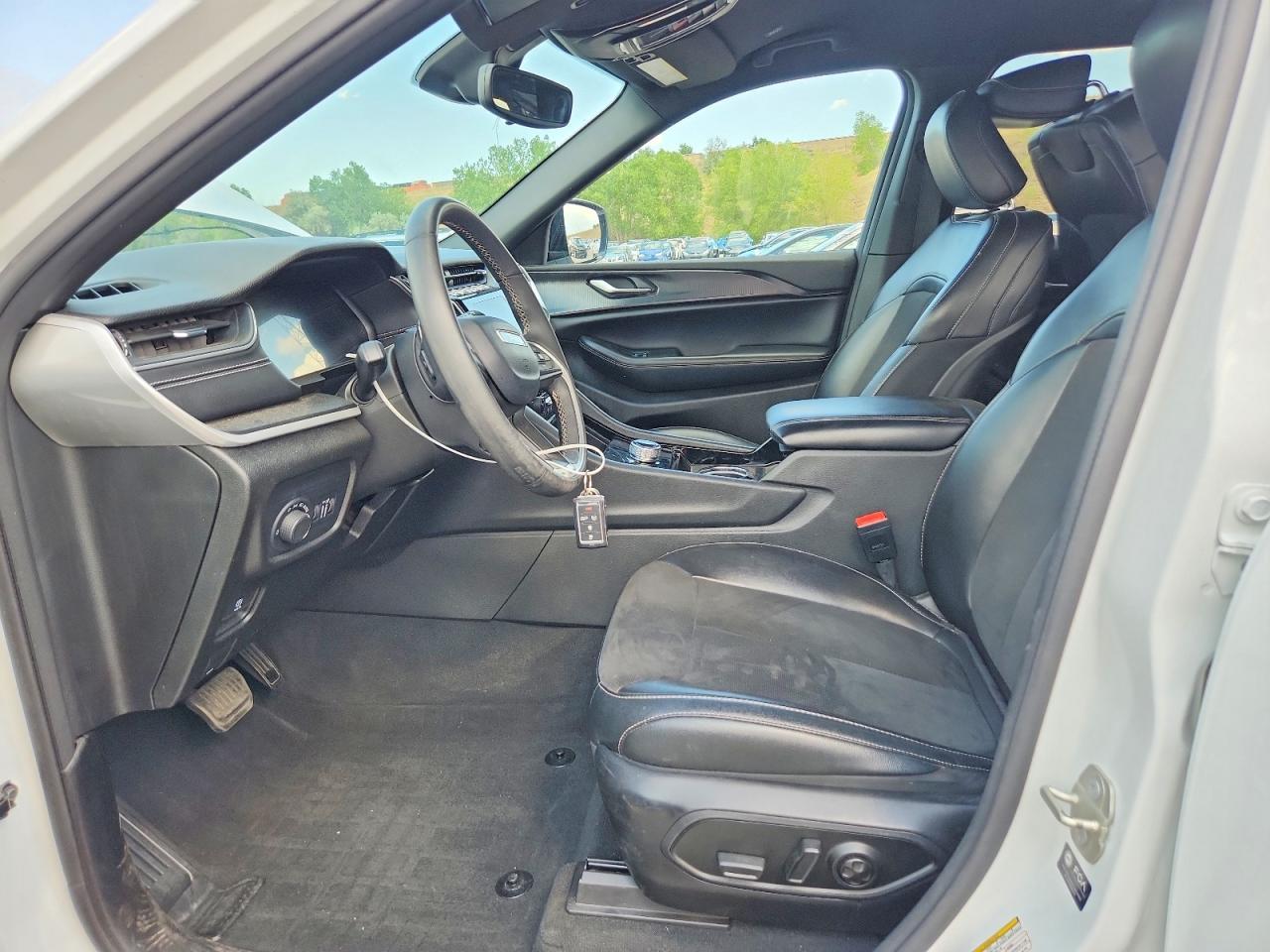 2023 Jeep Grand Cherokee L Laredo - Image 7