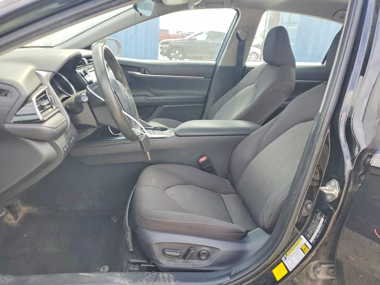 2020 Toyota Camry Le - Фото 7