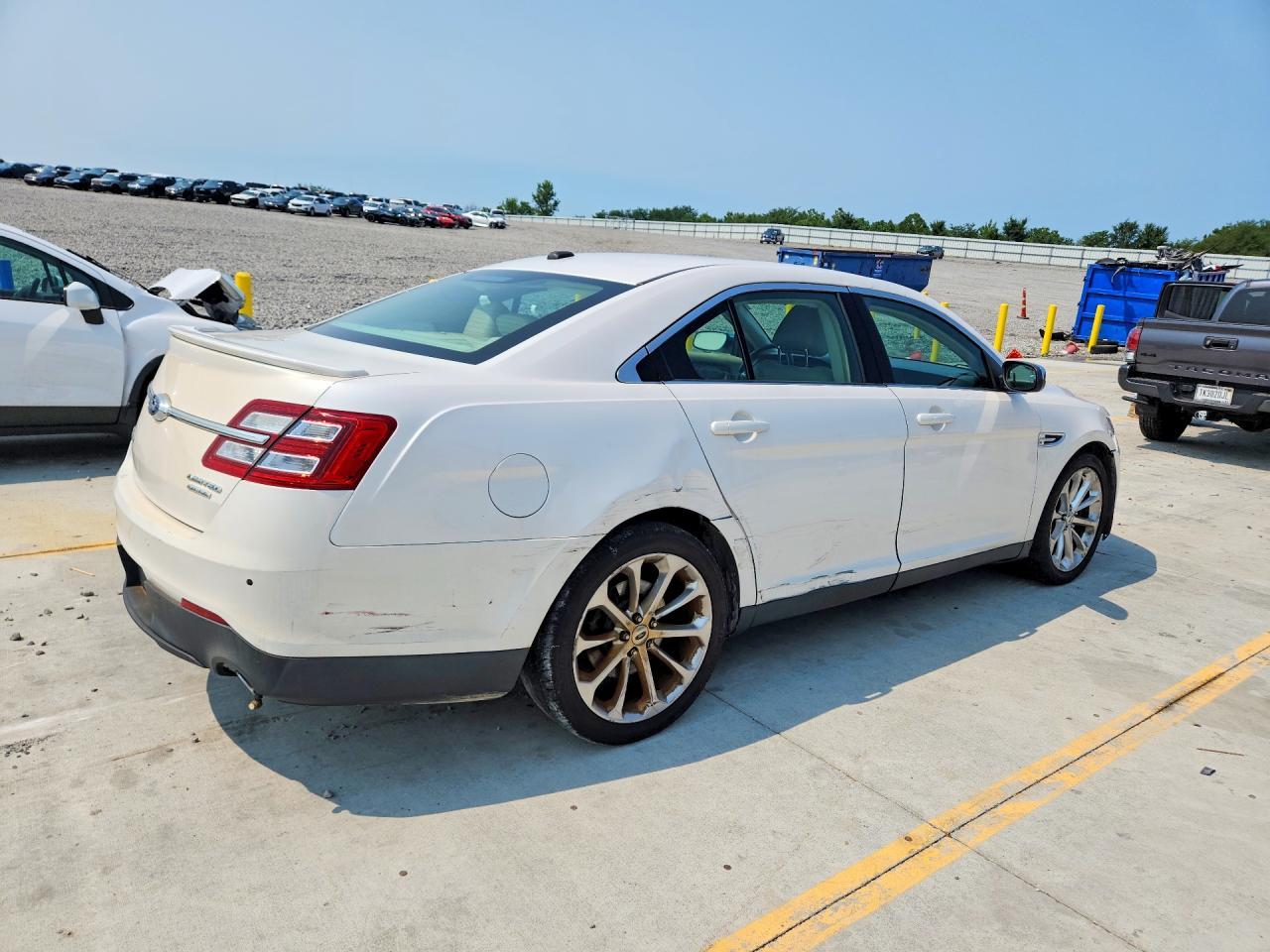 2013 Ford Taurus Limited - Image 3