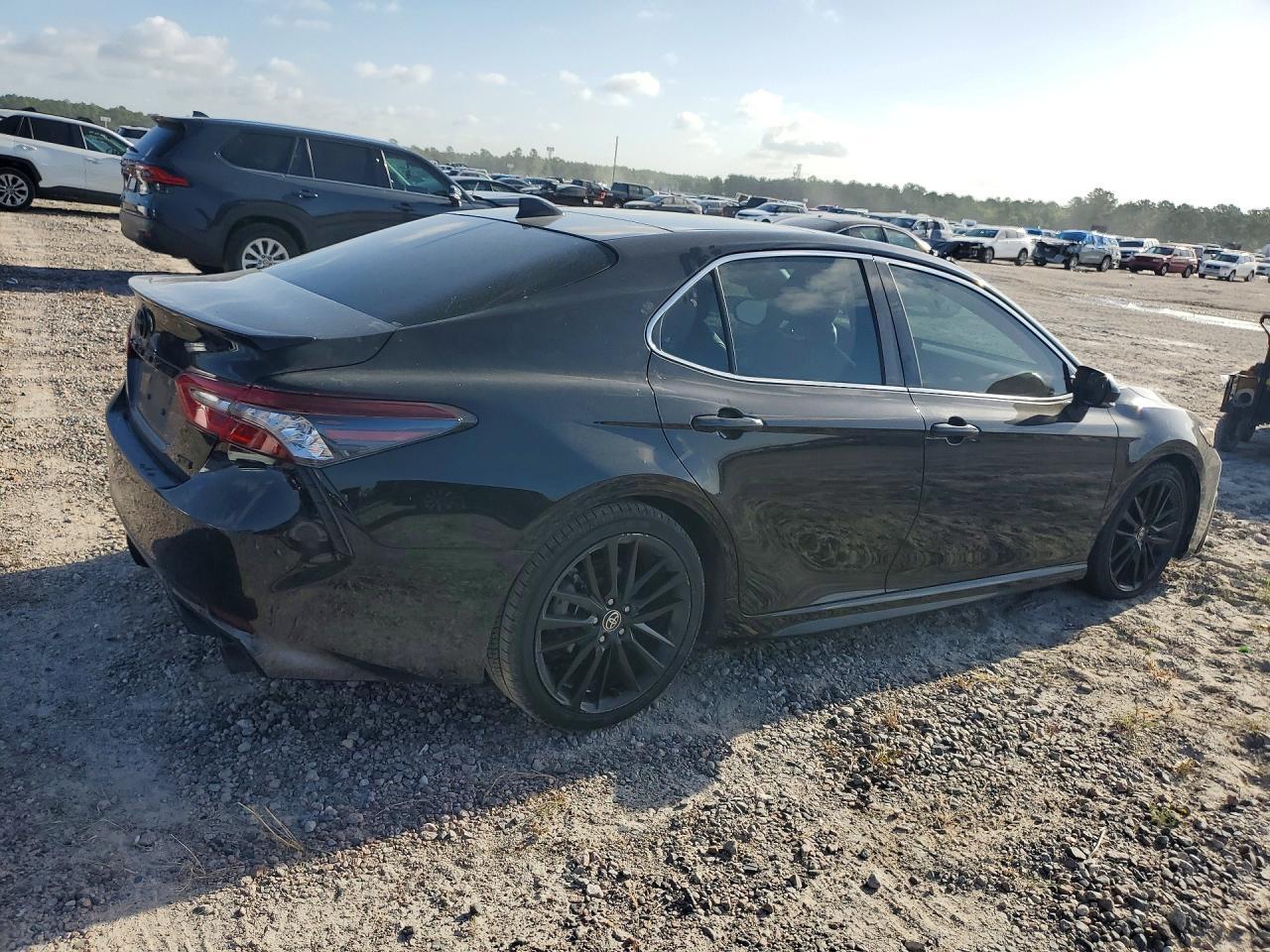2022 Toyota Camry Xse - Фото 3
