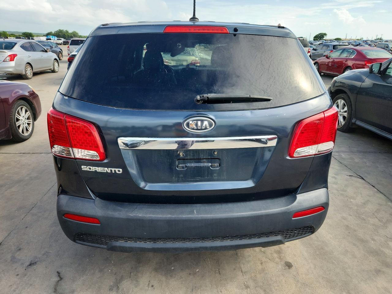 2011 Kia Sorento Lx - Image 6