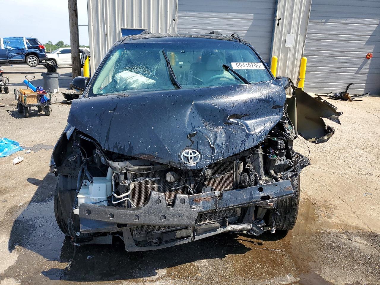 2014 Toyota Sienna Xle 8-Passenger - Фото 5