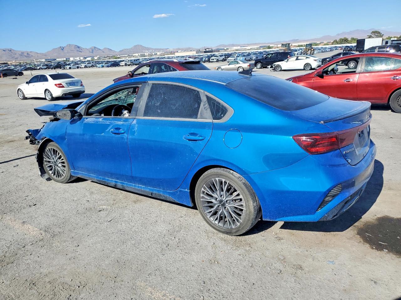 2022 Kia Forte Gt Line - Фото 2