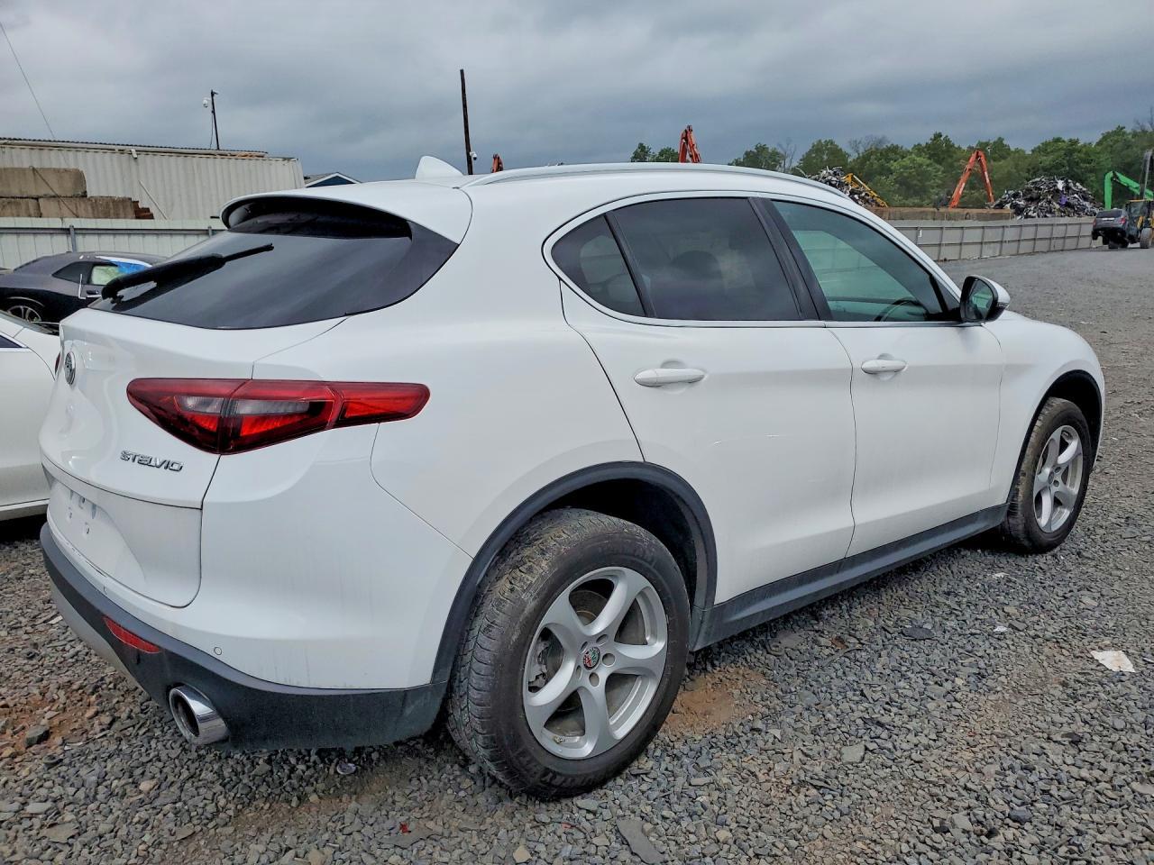 2019 Alfa Romeo Stelvio - Image 3