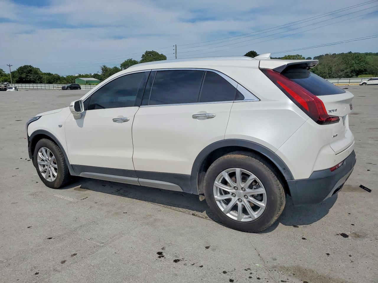2019 Cadillac Xt4 Premium Luxury - Image 2