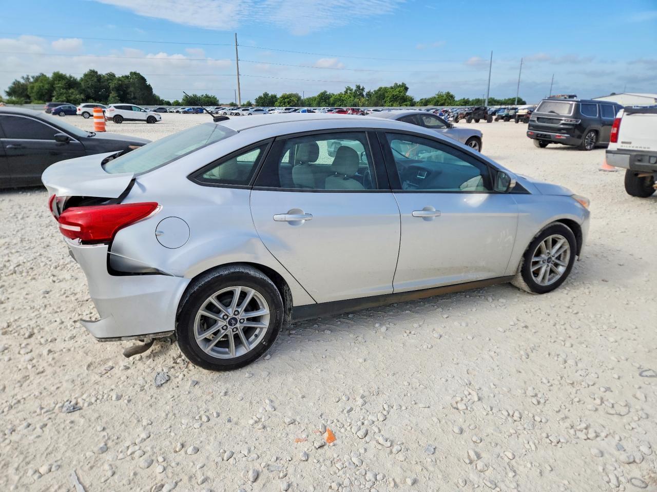 2017 Ford Focus Se - Image 3