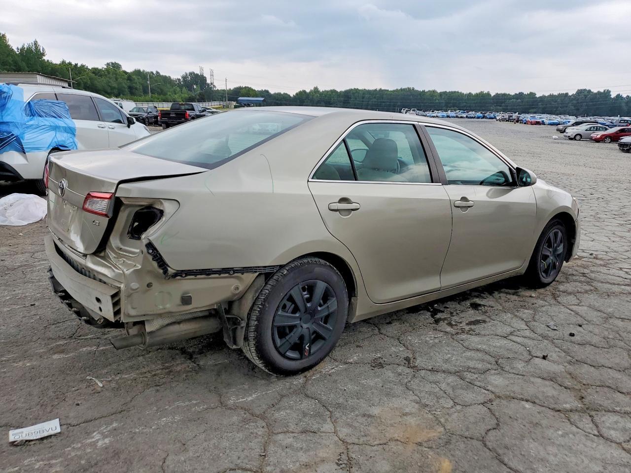 2013 Toyota Camry Le - Image 3