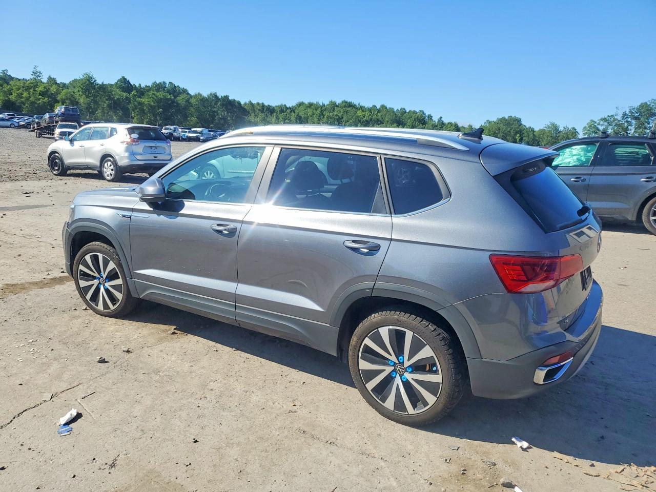 2022 Volkswagen Taos Se - Image 2