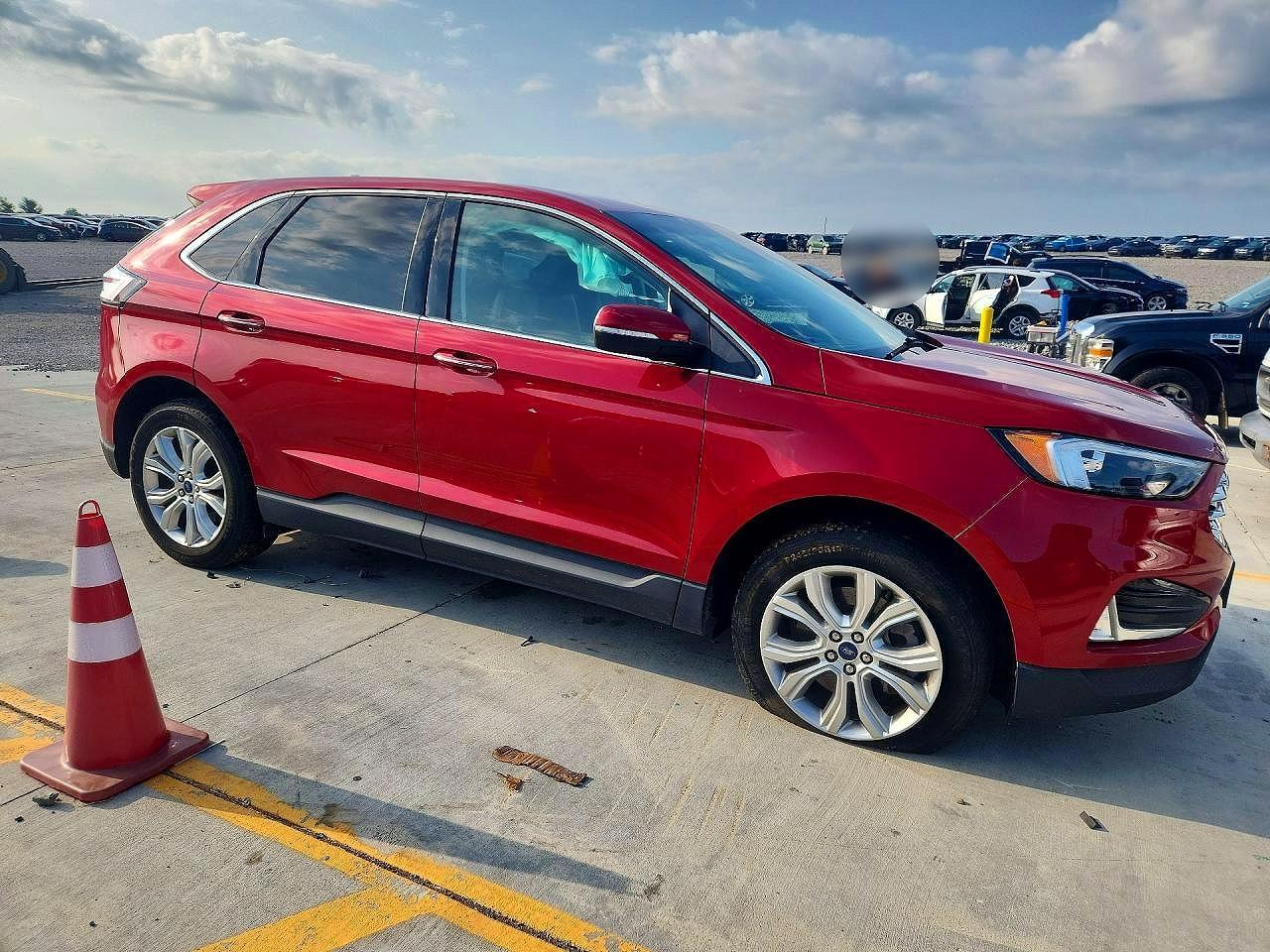 2022 Ford Edge Titanium - Image 4