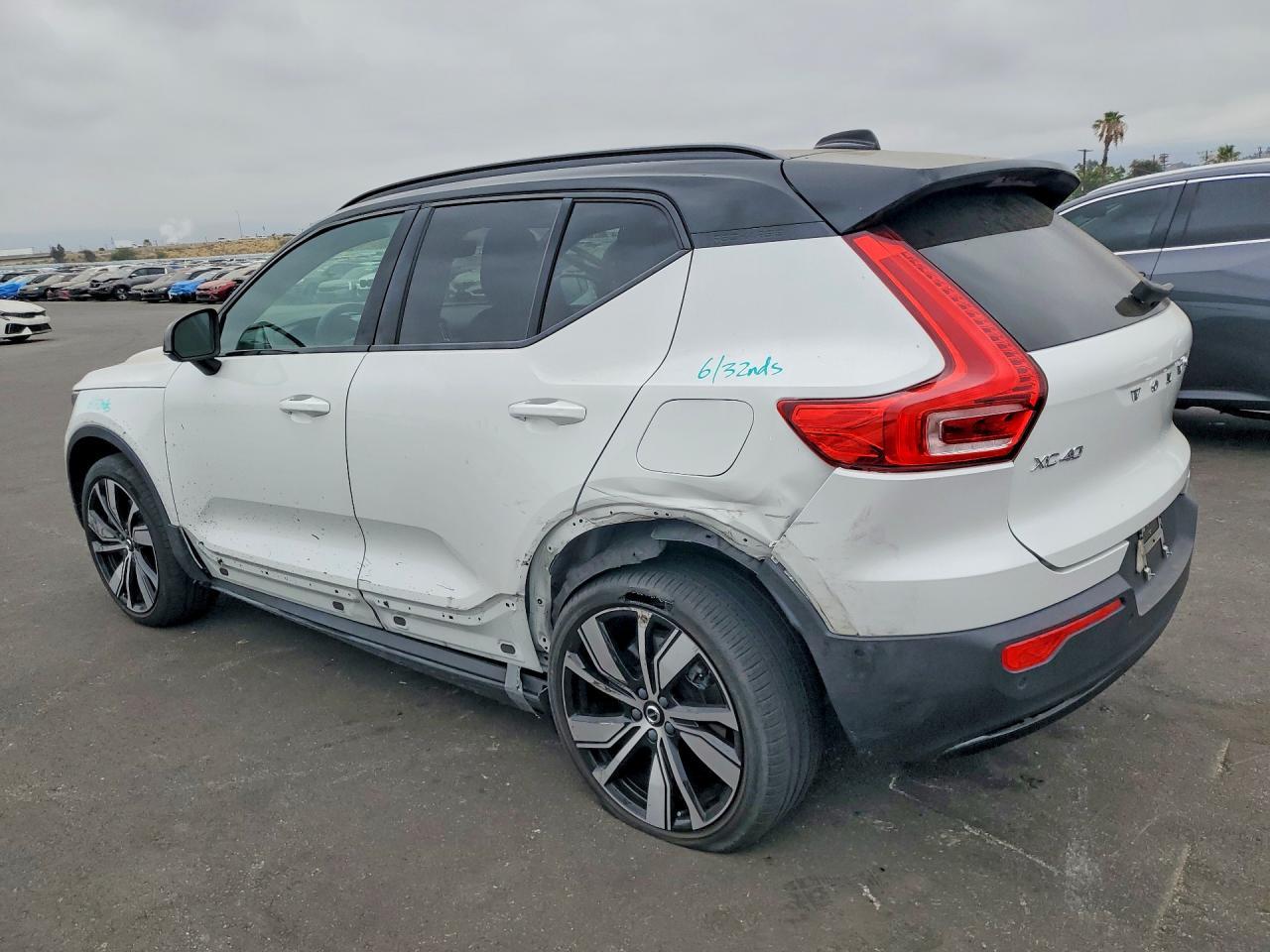 2022 Volvo Xc40 P8 Recharge Plus - Фото 2