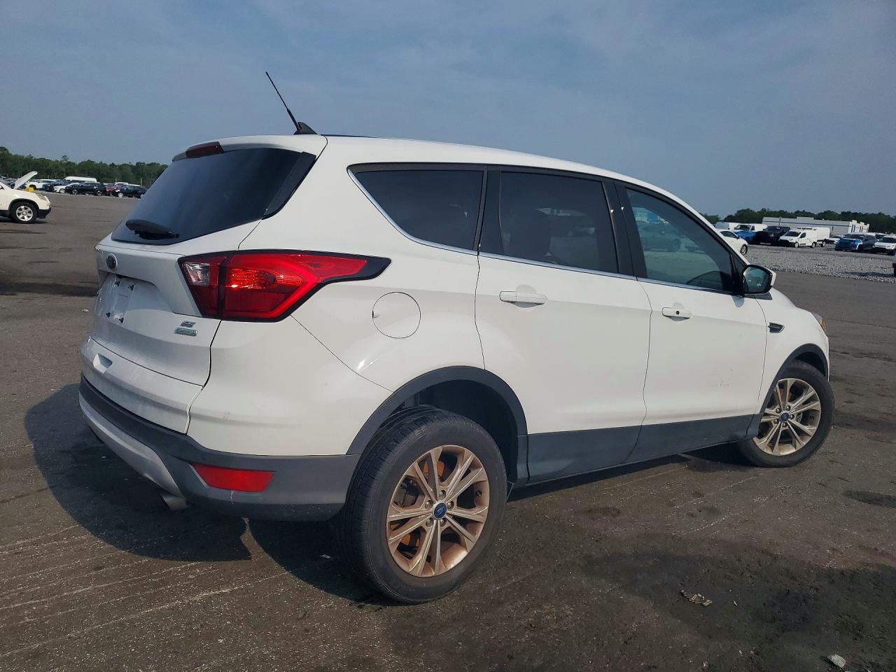 2019 Ford Escape Se - Фото 3