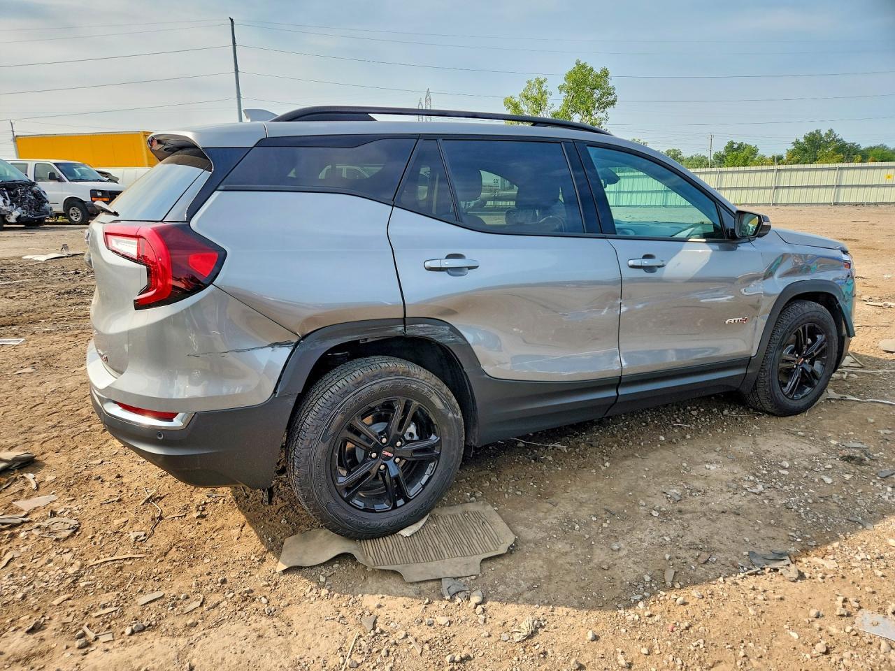 2023 GMC Terrain At4 - Фото 3