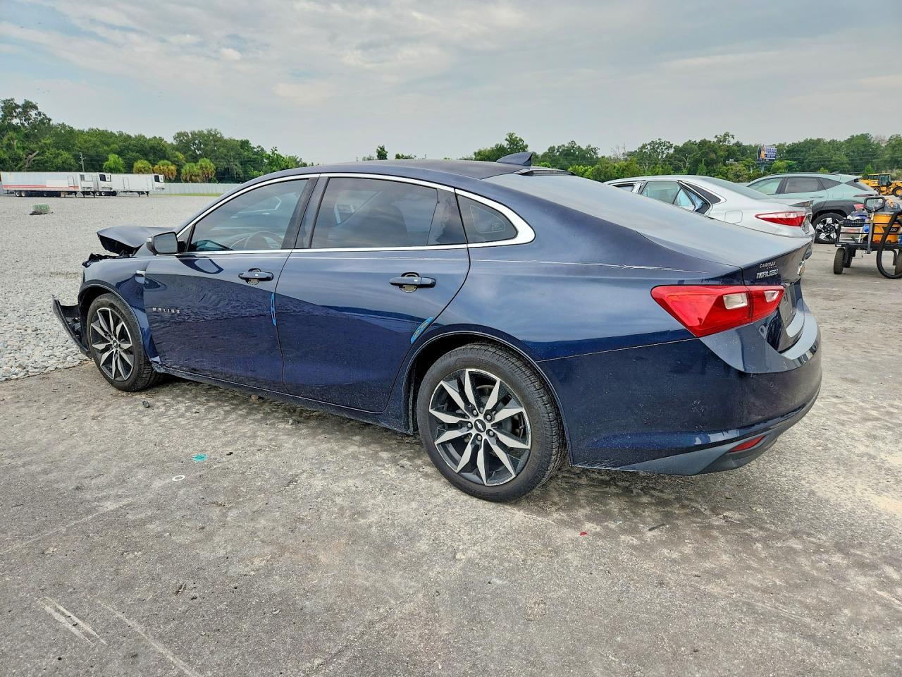 2017 Chevrolet Malibu Lt - Фото 2