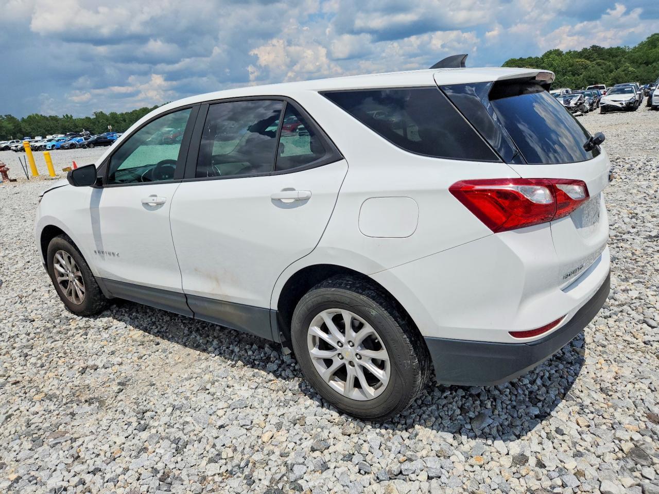 2020 Chevrolet Equinox Ls - Фото 2