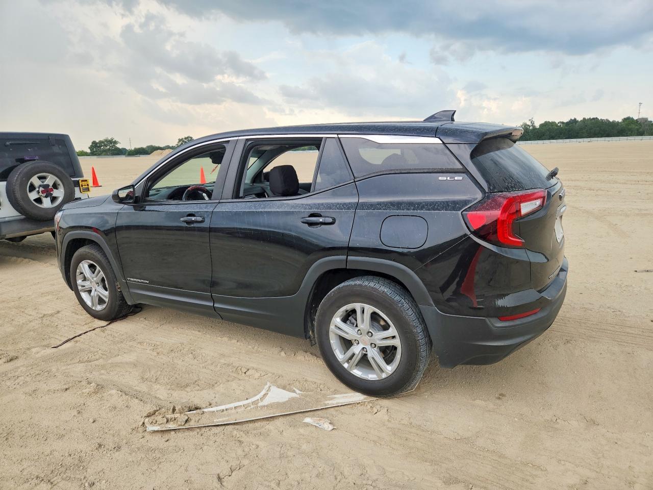 2022 GMC Terrain Sle - Image 2
