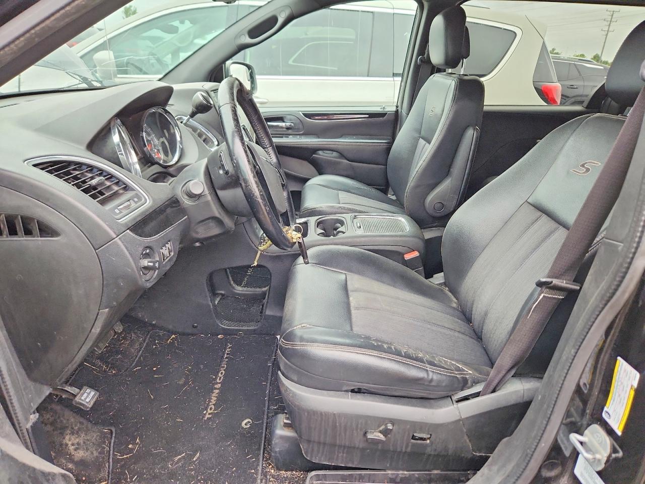 2014 Chrysler Town & Country S - Фото 7