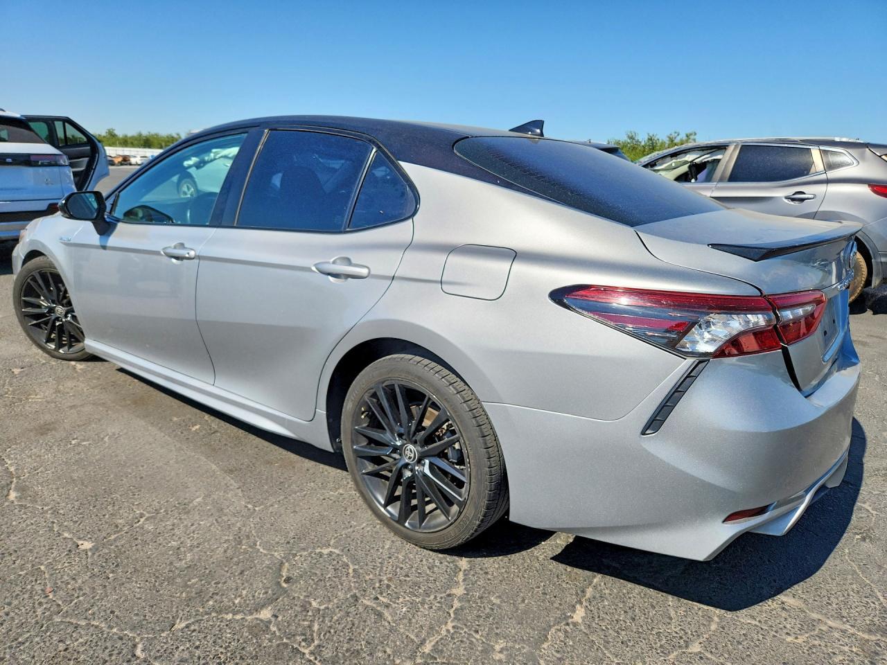 2021 Toyota Camry Xse - Фото 2