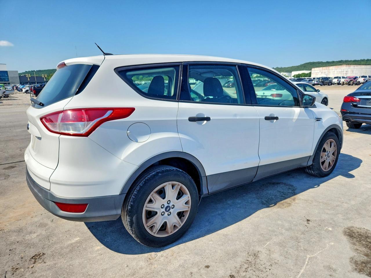 2015 Ford Escape S - Фото 3