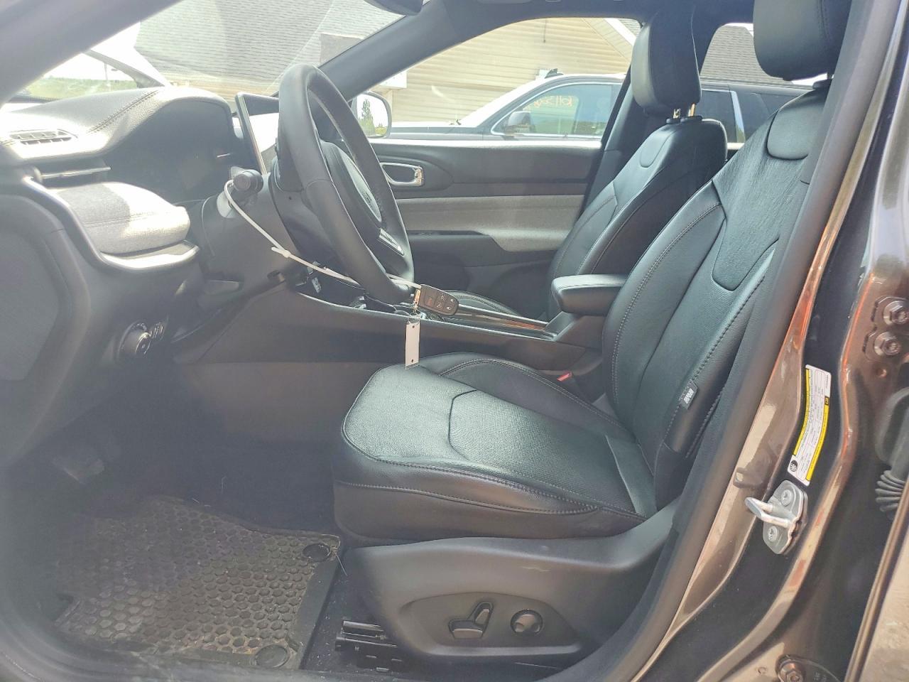 2023 Jeep Compass Latitude Lux - Image 7