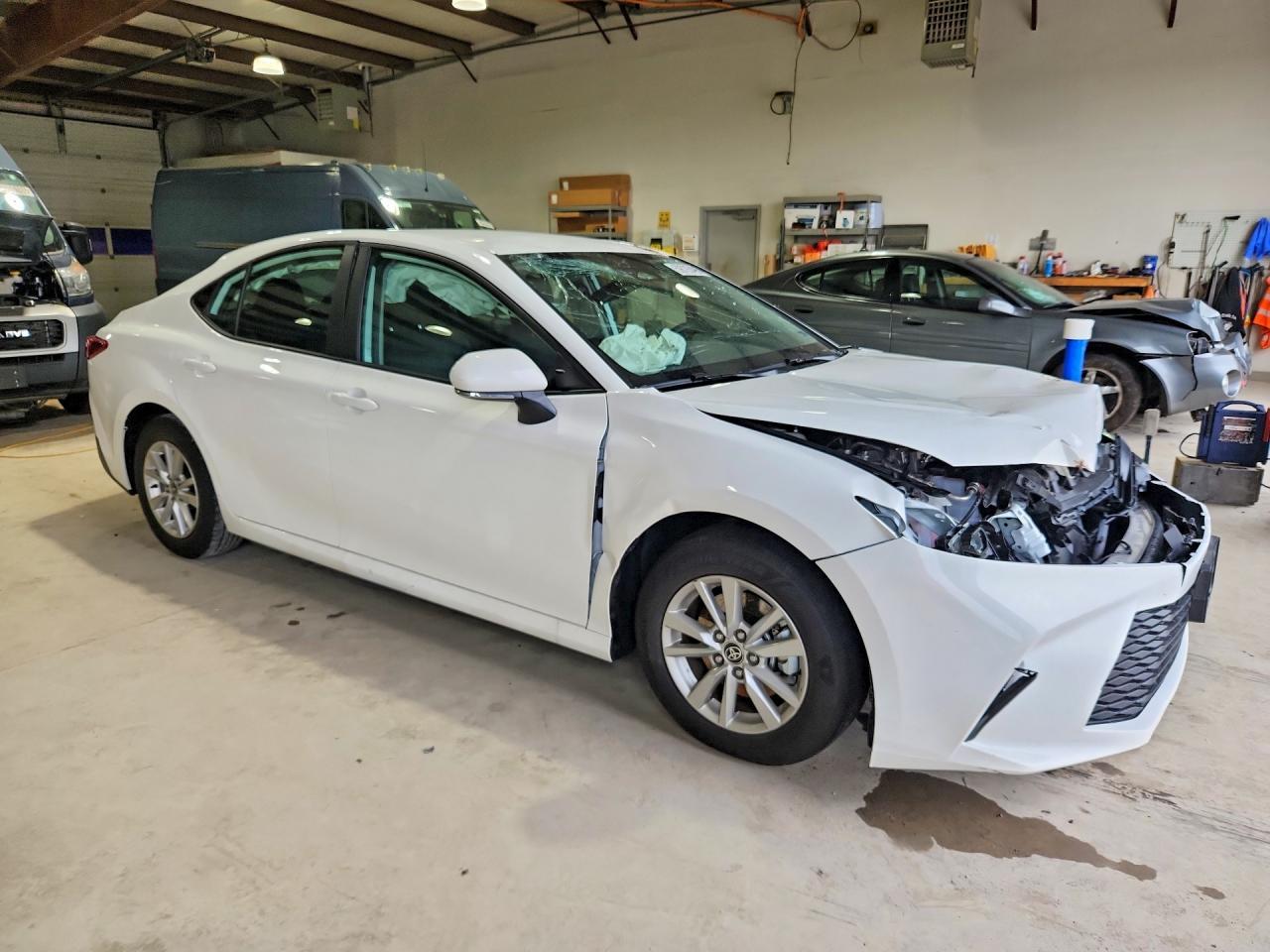 2025 Toyota Camry Le - Фото 4