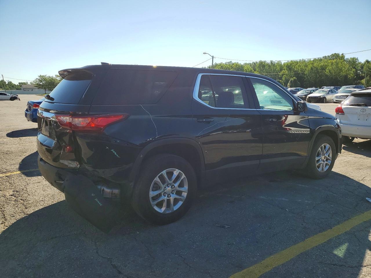 2021 Chevrolet Traverse Ls - Фото 3