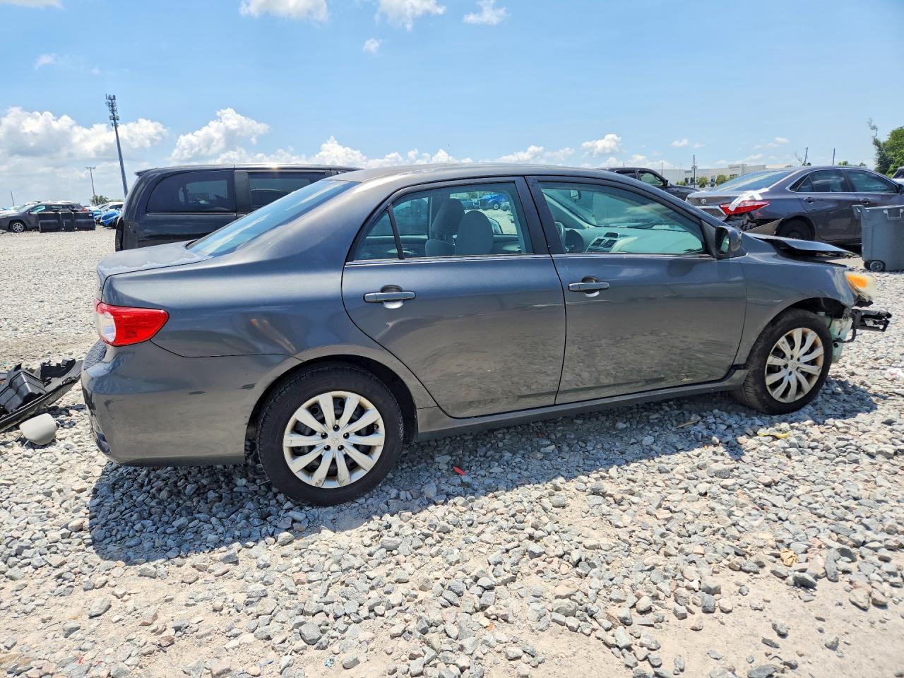 2013 Toyota Corolla Le - Фото 3