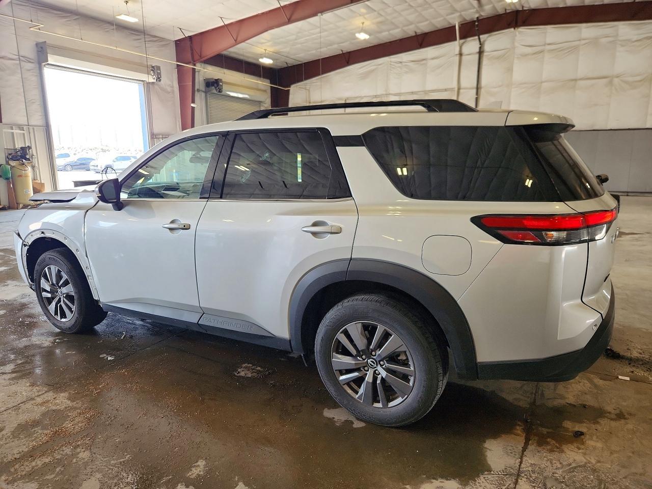 2022 Nissan Pathfinder Sv - Image 2