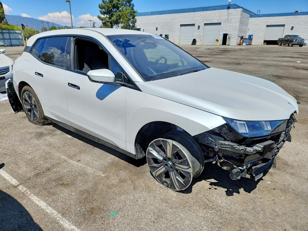 2026 BMW Ix xDrive45 - Фото 4