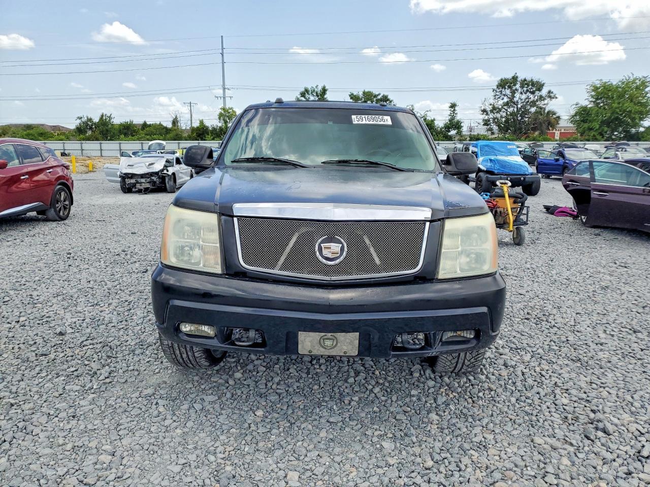 2004 Cadillac Escalade Luxury - Image 5
