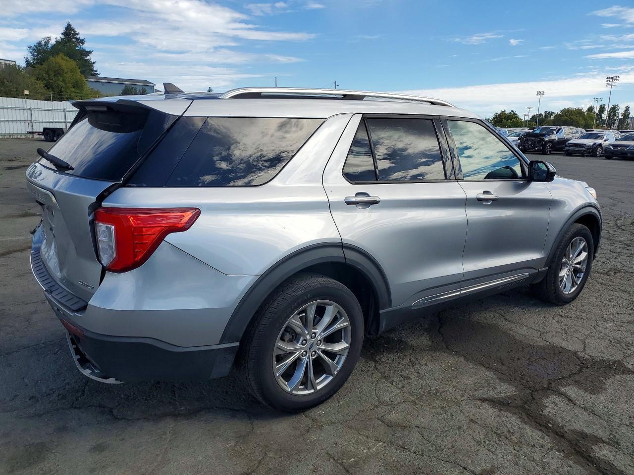 2022 Ford Explorer Limited - Image 3