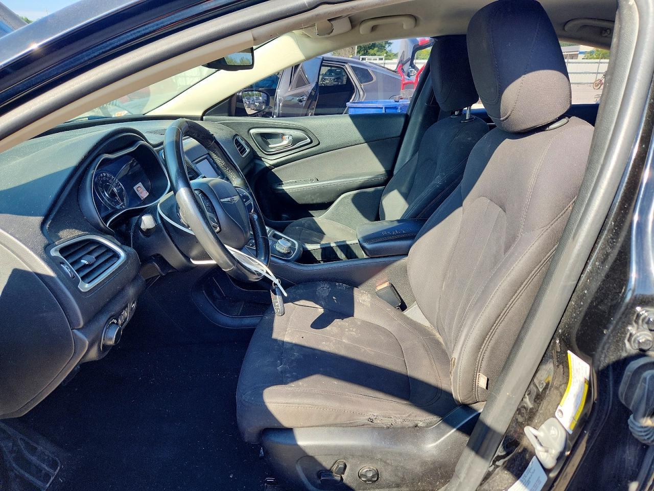 2015 Chrysler 200 Limited - Фото 7