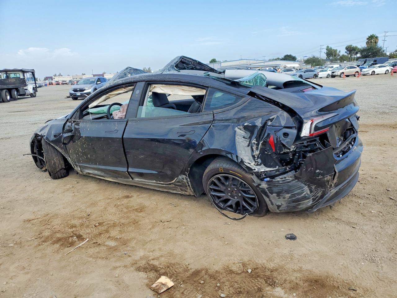 2026 Tesla Model 3 - Фото 2