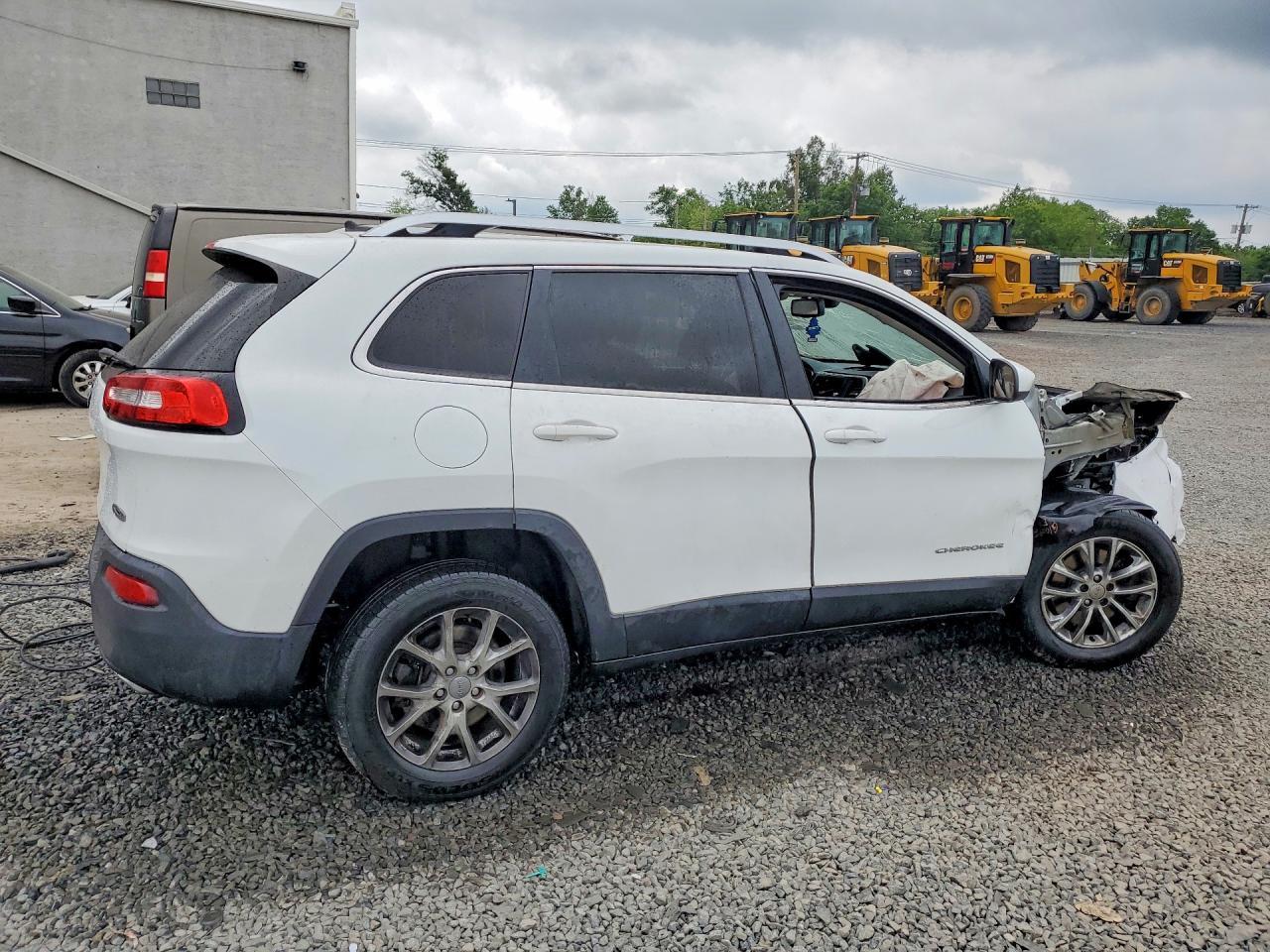2015 Jeep Cherokee Latitude - Фото 3