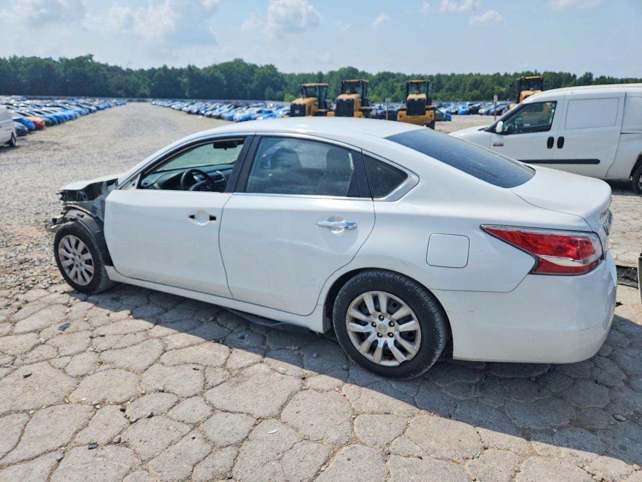 2015 Nissan Altima 2.5 S - Фото 2