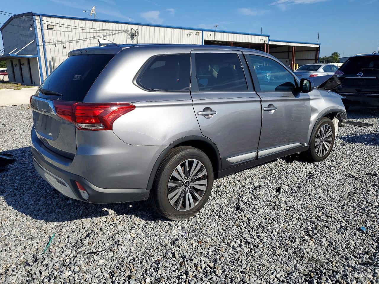 2020 Mitsubishi Outlander Se - Image 3