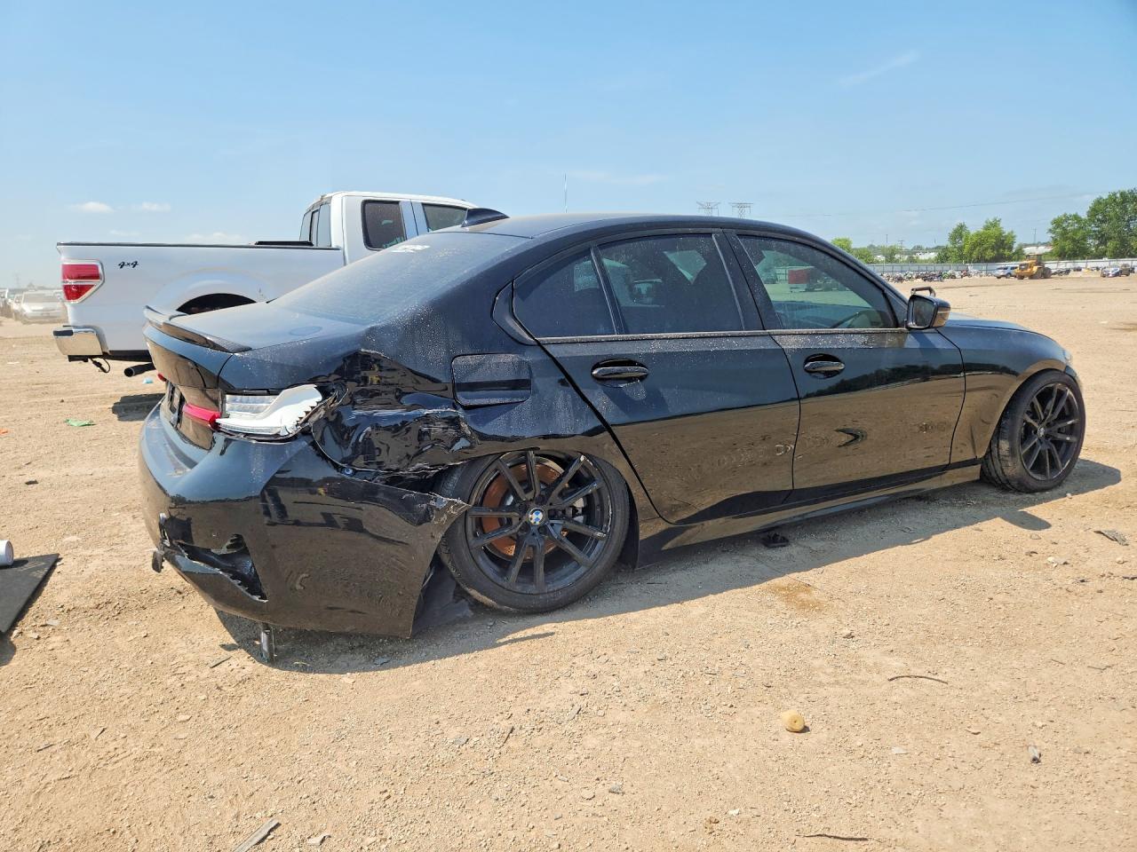 2020 BMW 330Xi - Фото 3