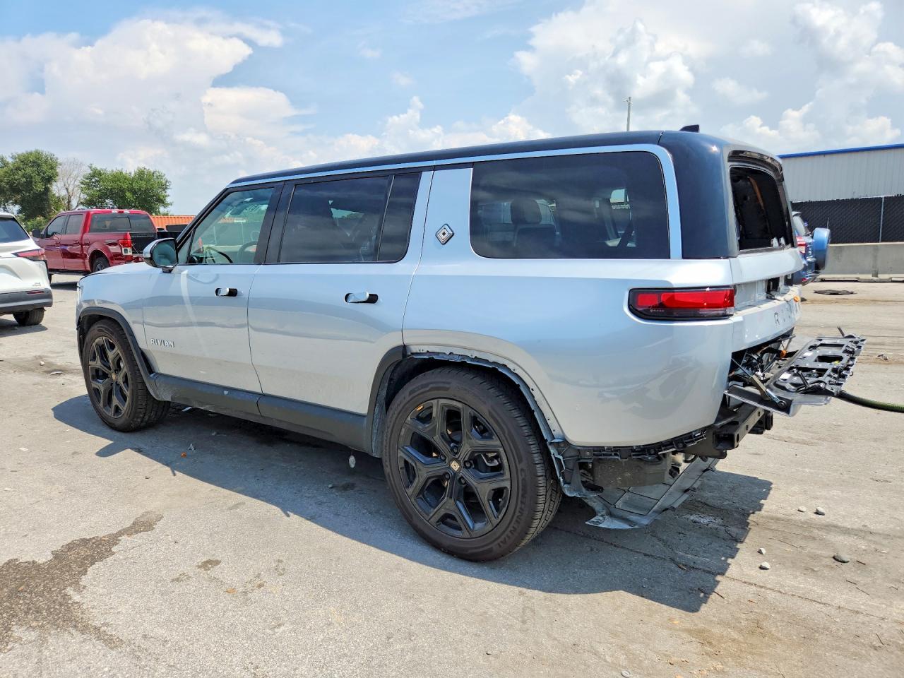 2024 Rivian R1S Adventure - Фото 2