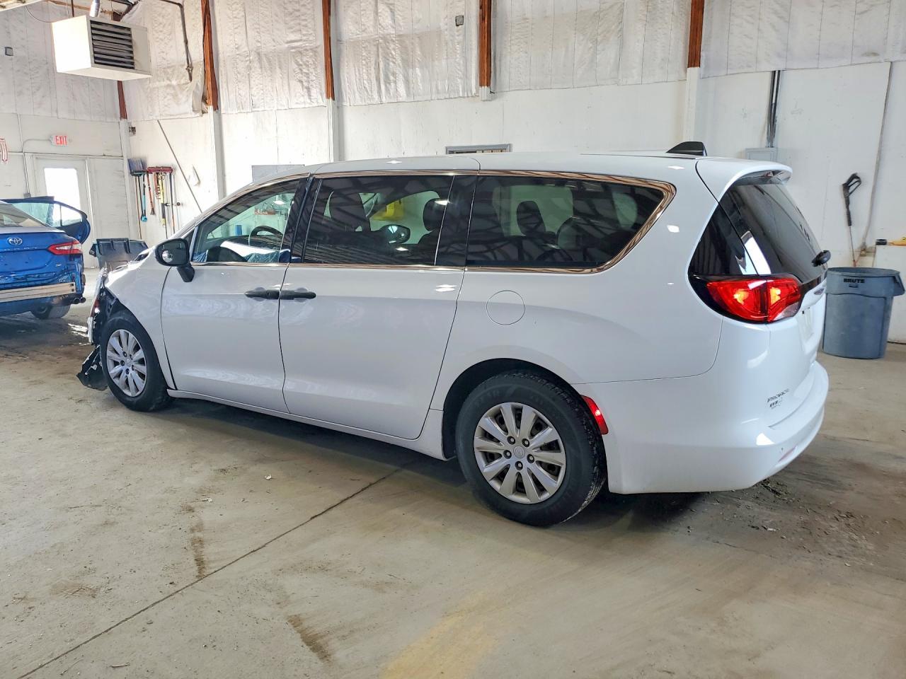 2019 Chrysler Pacifica L - Image 2