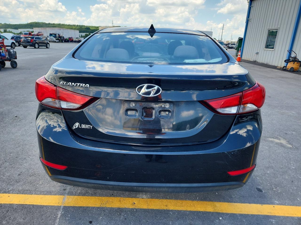 2016 Hyundai Elantra Se - Фото 6