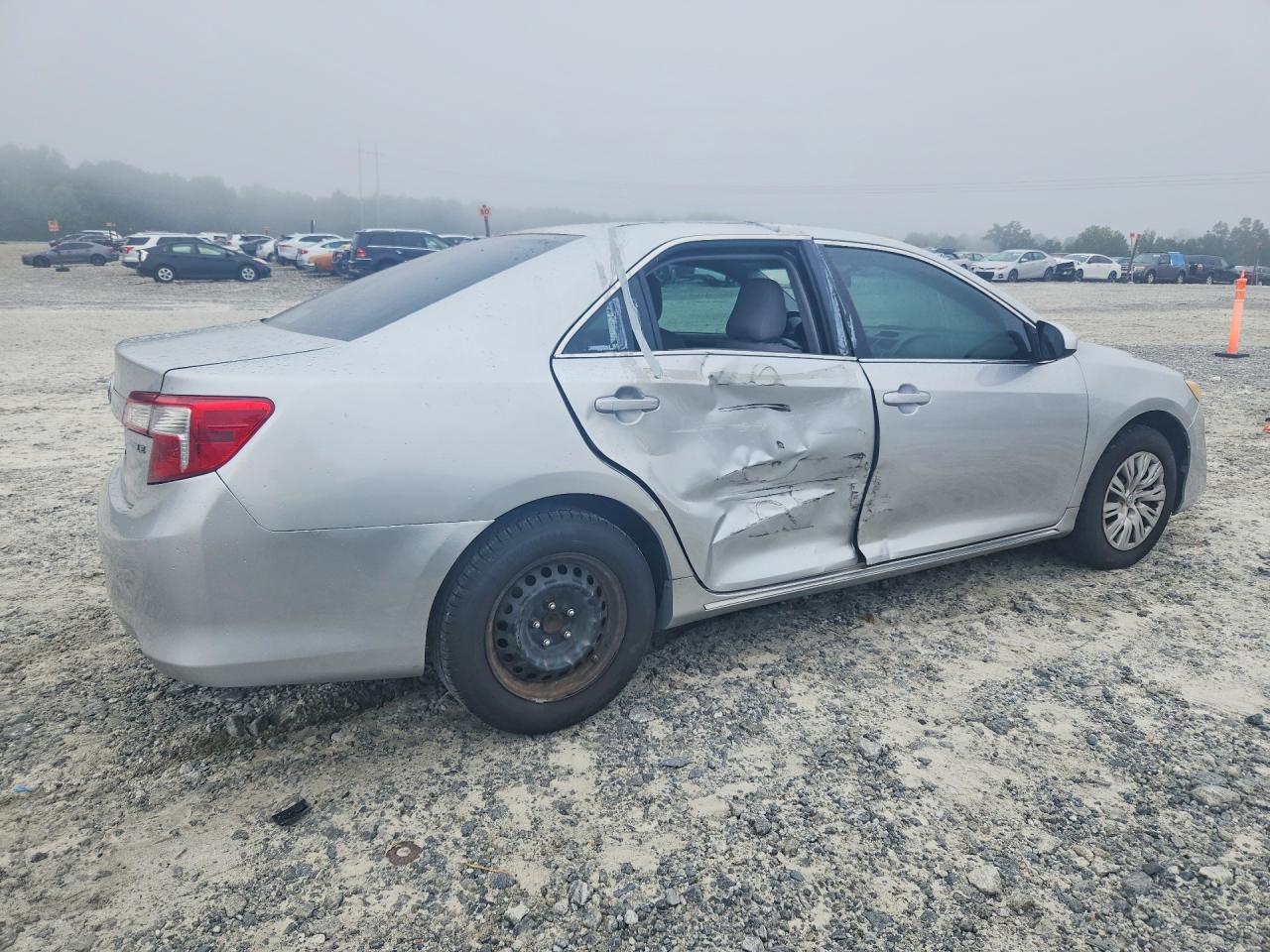 2014 Toyota Camry Le - Фото 3