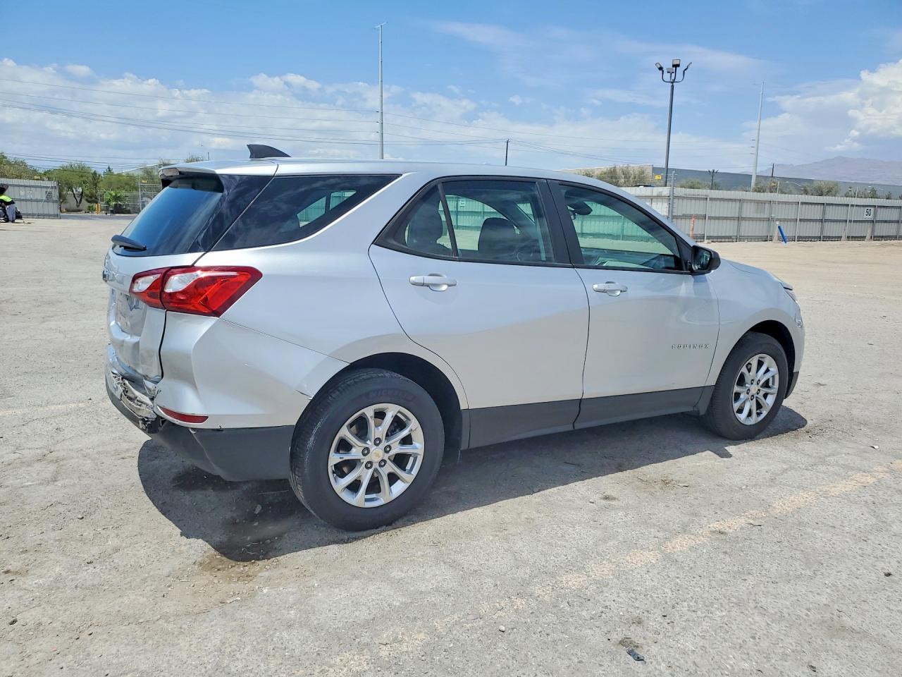 2020 Chevrolet Equinox Ls - Фото 3