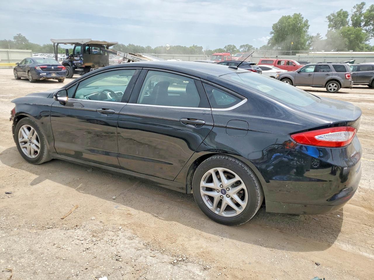 2016 Ford Fusion Se - Image 2