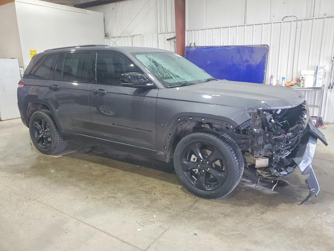 2025 Jeep Grand Cherokee Laredo - Image 4