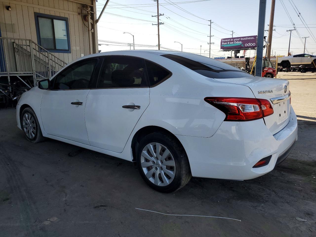 2018 Nissan Sentra S - Фото 2