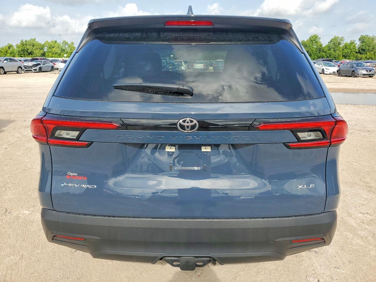 2025 Toyota Grand Highlander Hybrid Xle - Image 6