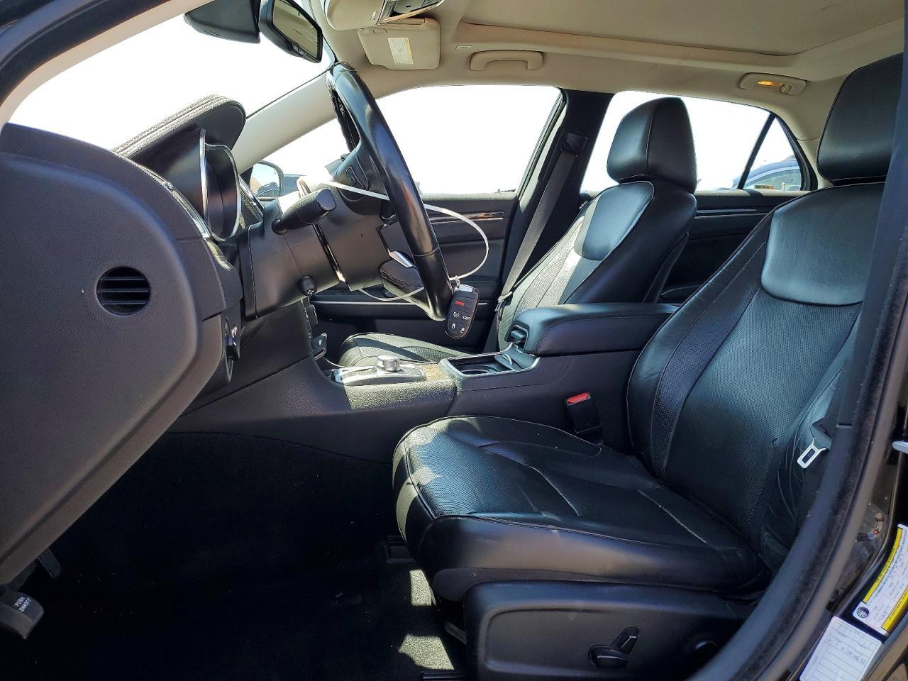 2020 Chrysler 300 Limited - Image 7