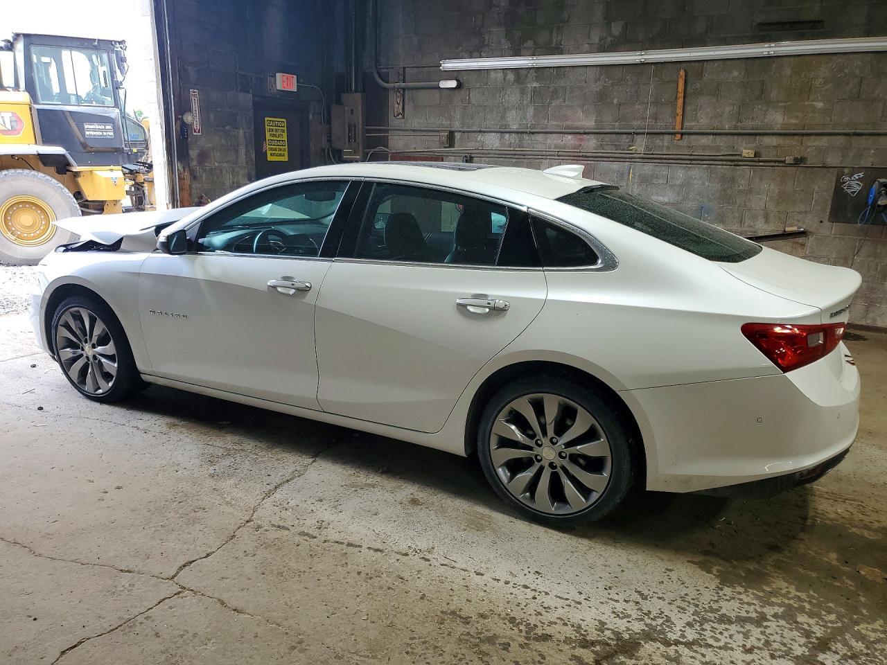 2016 Chevrolet Malibu Premier - Фото 2