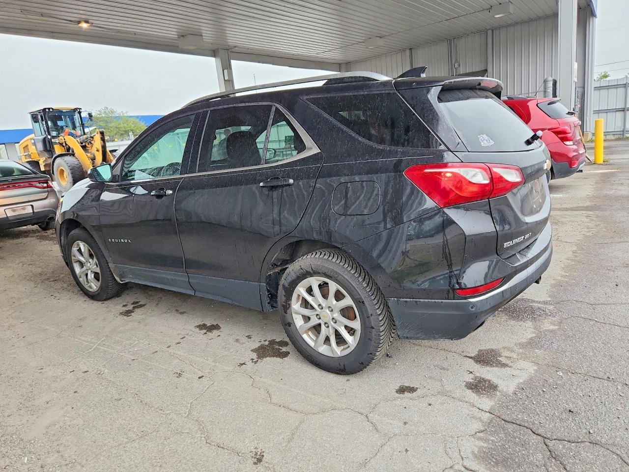 2020 Chevrolet Equinox Lt - Image 2