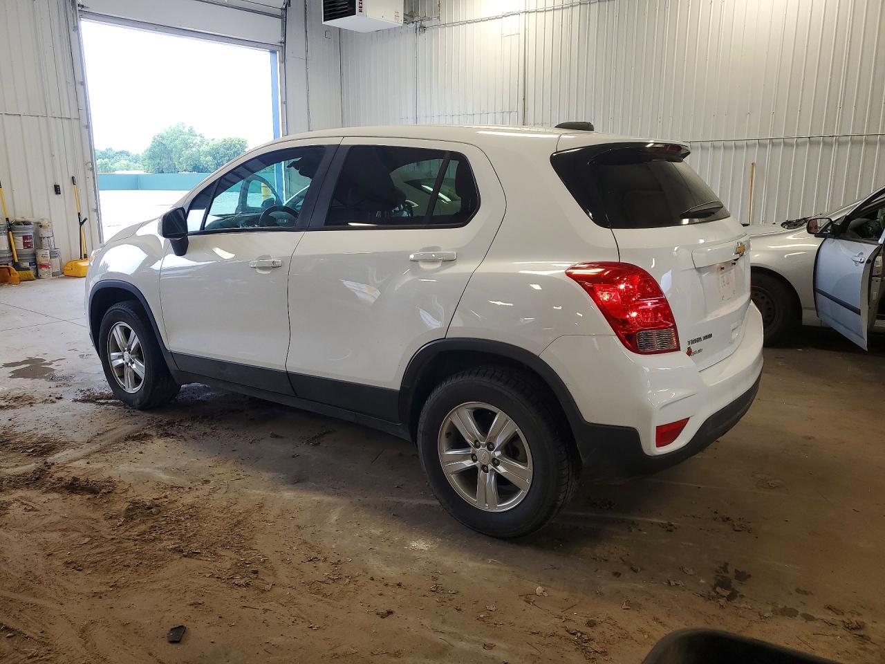 2019 Chevrolet Trax Ls - Image 2