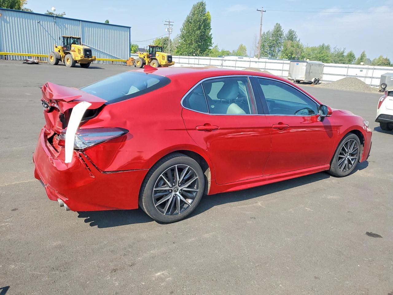 2021 Toyota Camry Se - Фото 3